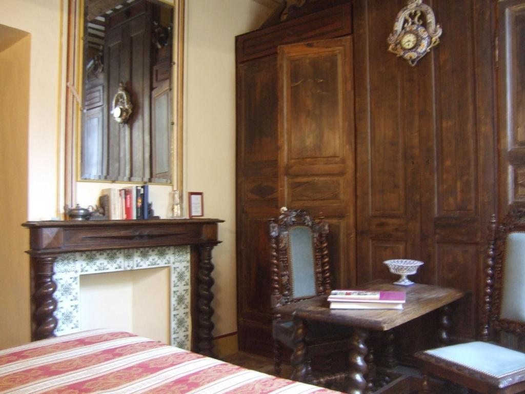 Saint-Bonnet-du-Gard Bize De La Tour B&B 객실 사진