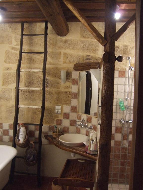 Saint-Bonnet-du-Gard Bize De La Tour B&B 객실 사진