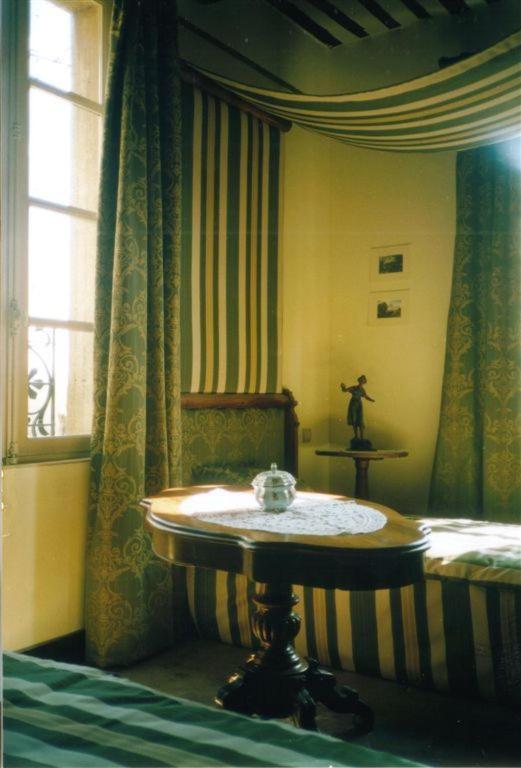 Saint-Bonnet-du-Gard Bize De La Tour B&B 객실 사진