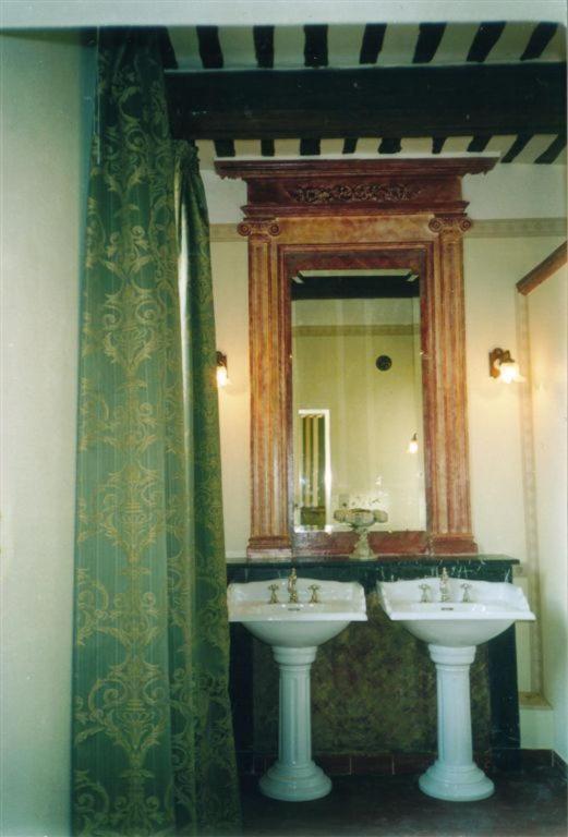 Saint-Bonnet-du-Gard Bize De La Tour B&B 객실 사진